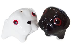 A charming breed originating from China as a companion dog for royalty. The charismatic Pug is captured prettily on this lovely ceramic salt and pepper cruet set!