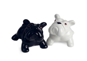 A well-loved breed the world over. The Bulldog's strong, thick, muscular appearance is easily recognizable on this firm favourite ceramic salt and pepper cruet set!
