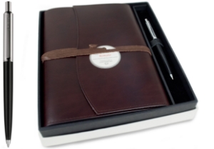 A very intelligent collection: The Romano Refillable Journal is supremely refined and redefined with natural recycled leather, specially created by professional Italian leather craftsmen. Employing advanced techniques, the environmental impact is much reduced. By using what is essentially a waste material it retains many of the properties and textures of regular leather without losing that wonderful natural leather smell. Uncompromised quality which is distinctive and is still a luxurious option. The leather has a glossy finish whilst still allowing for flexibility.
