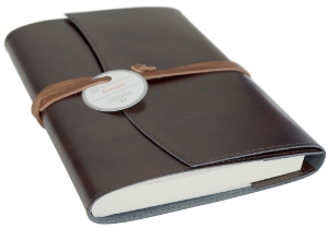 A very intelligent collection: The Romano Refillable Journal is supremely refined and redefined with natural recycled leather, specially created by professional Italian leather craftsmen. Employing advanced techniques, the environmental impact is much reduced. By using what is essentially a waste material it retains many of the properties and textures of regular leather without losing that wonderful natural leather smell. Uncompromised quality which is distinctive and is still a luxurious option. The leather has a glossy finish whilst still allowing for flexibility.