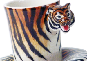 An exceptional awesome ceramic by Blue Witch. With their beautiful stripes, the Tiger is probably the most recognisable of all the big cats and is indeed the largest.