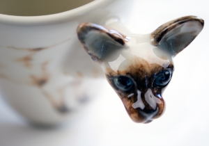 A beautiful ceramic from Blue Witch. The Siamese Cat is an enigmatic and aristocratic cat which is believed to be a descendant of the holy temple cats of ancient Siam.
