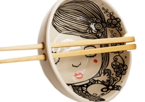 Quirky, imaginative and incisive. The Blue Witch Shojo collection is sensationally hand illustrated by a prolific artist inspired by Japanese anime.  Confident and witty with free form flawless brush strokes in striking monochrome. Each piece is hand tooled to create a slightly eccentric asymmetrical shape.This charismatic Shojo ceramic Bowl is fab for daily use, dishwasher safe and microwave friendly to guarantee the colour will never fade. A perfect piece for adding a vivid aura on your table top.