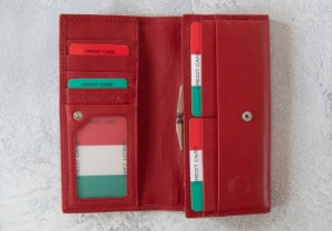 Nina is an elegant collection of Italian-made accessories from small wallets and cosmetic bags to handbags and clutches. They are available in a luxurious choice of colors. The perfect companion to carry wherever you go.