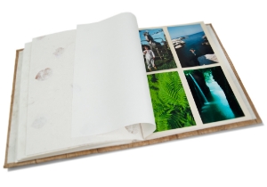Achieve a little drama through sheer simplicity with our Oriental Photo Album. The design represents the Golden City’s Gate of Ancient Siam with a hand carved wooden post to open and close it.The super natural tree bark paper adds an uncluttered and calm aura creating a subtle and very timeless look. A contrasting natural bark half cover provides depth and sophistication. The gateway for all your happy memories which will be locked in and safe for future generations, the album itself is a lovely decorative piece for your home.