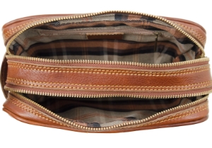 Designed for all your grooming needs. The splendid Marco Polo Italian luxury leather wash bag is handcrafted in Florence. This collection's main focal point is the quality of the leather, which is the best grade of full-grain leather hide. This matchless leather is painstakingly tanned by Italian leather craftsmen using the world’s most environmentally friendly tanning method which utilizes vegetable dyes. Completely natural and durable. A functional and practical option for transporting grooming essentials, making it the ideal companion for holidays, business trips, or a weekend away.