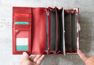 Nina is an elegant collection of Italian-made accessories from small wallets and cosmetic bags to handbags and clutches. They are available in a luxurious choice of colors. The perfect companion to carry wherever you go.